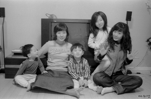 050211_123_with_sisters1.jpg